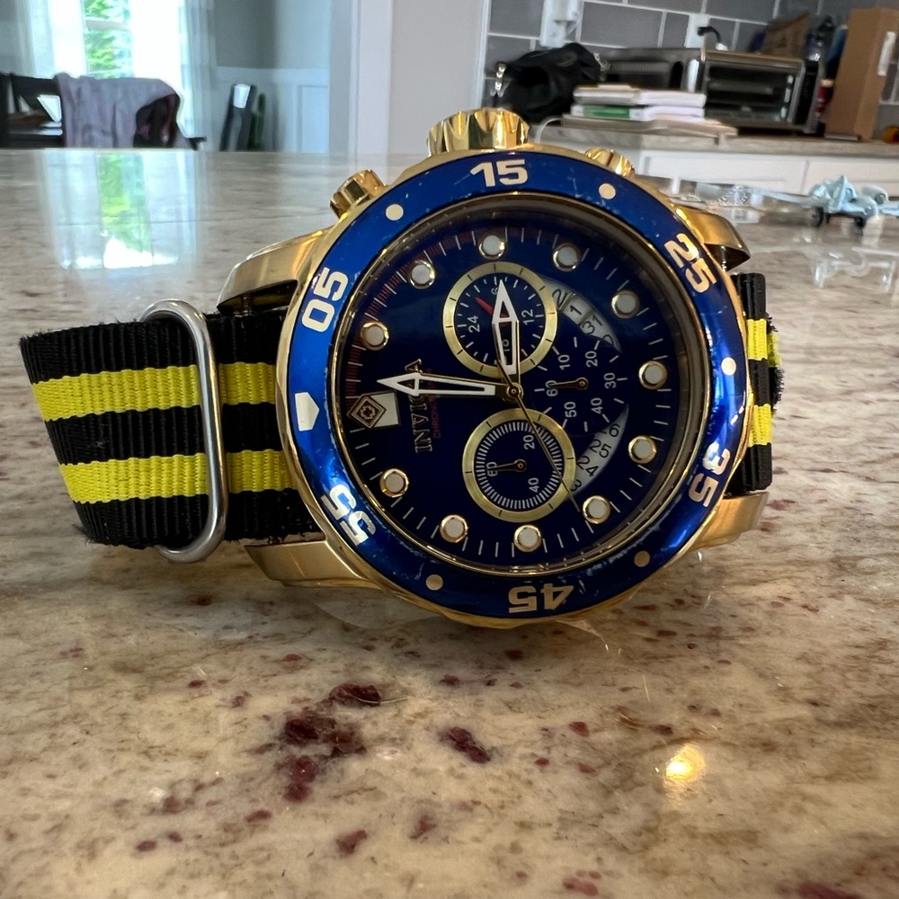 Invicta diver quartz watch